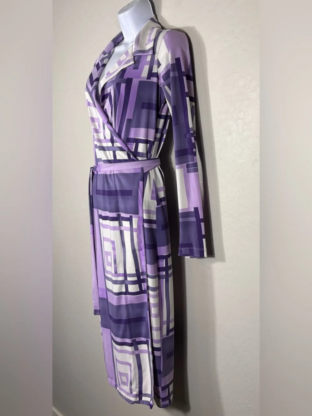 Vintage BCBG exclusively for Nordstroms Geometric Print Purple Wrap dress Y2K M - Picture 4 of 6